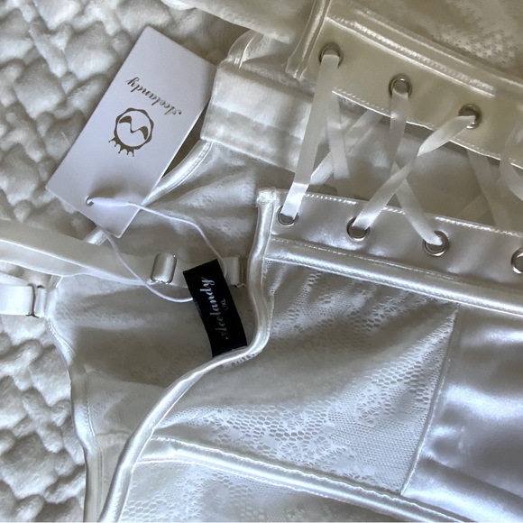 While Lace and Satin Teddy - Picture 4 of 8